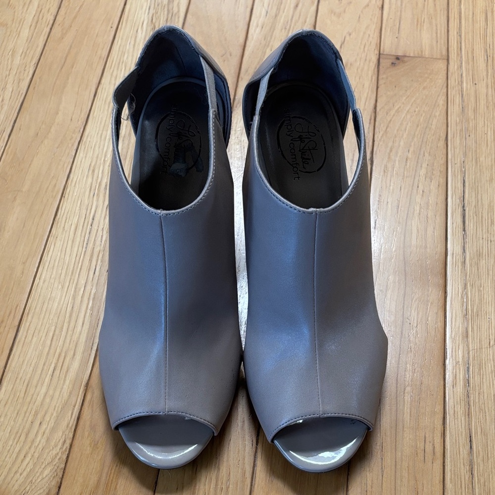 Life Stride beige/nude Peep-Toe Heels - Picture 6 of 6